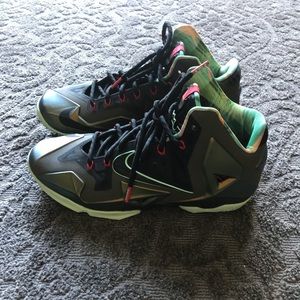 Nike Lebron 11 shoes sz 10